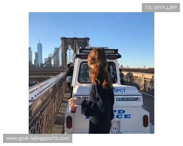 背影足球球星女选手头像展示展现女性力量与运动魅力