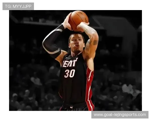 足球黄金时代回顾：那些曾震撼球场的传奇球星与他们的辉煌时刻